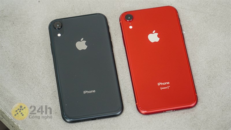 Mình vẫn thích cách Apple đặt trái táo ở phần trên gần cụm camera hơn