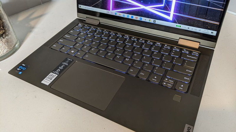 Bàn phím và touchpad của Yoga 7i Bàn phím và touchpad của Yoga 7i