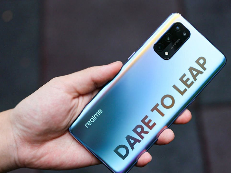 Realme X7 Pro có thiết kế mỏng hơn, nhẹ hơn