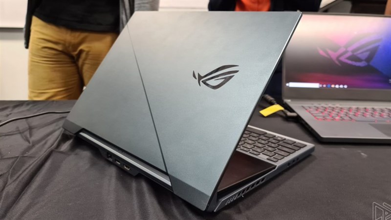 Thiết kế tổng thể của Asus ROG Zephyrus Duo 15 Thiết kế tổng thể của Asus ROG Zephyrus Duo 15