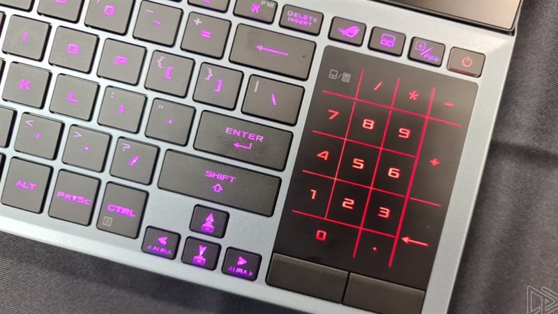 Trackpad tích hơp luôn bàn phím số trên Asus ROG Zephyrus duo 15 Trackpad tích hơp luôn bàn phím số trên Asus ROG Zephyrus duo 15