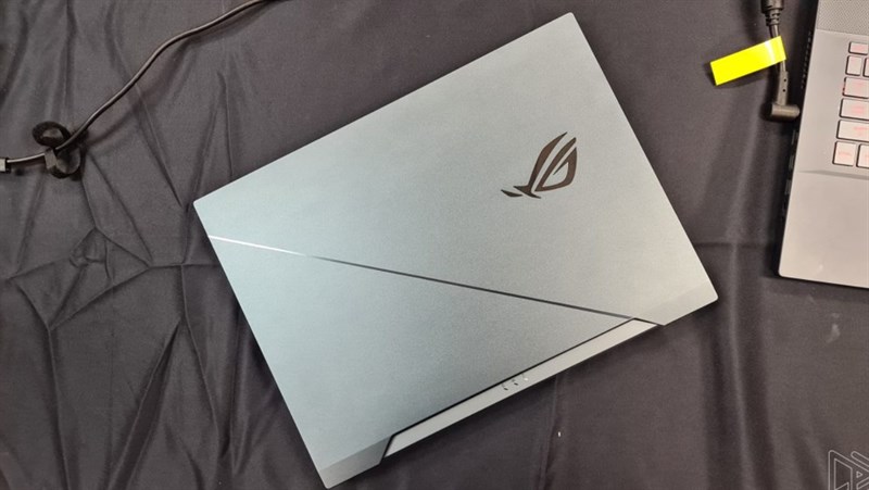 Asus ROG Zephyrus Duo 15 mới được ra mắt Asus ROG Zephyrus Duo 15 mới được ra mắt