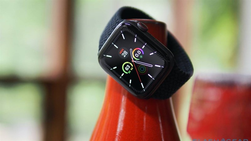Apple Watch SE có thiết kế không thay đổi so với các đời trước. Apple Watch SE có thiết kế không thay đổi so với các đời trước.