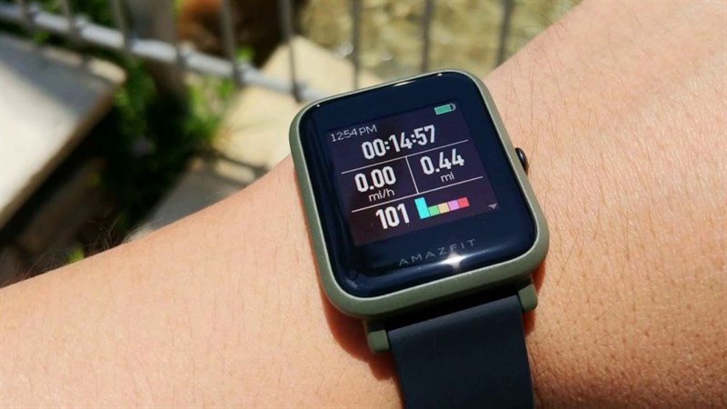 Amazfit Bip cho thời lượng pin ấn tượng lên đến 45 ngày. Amazfit Bip cho thời lượng pin ấn tượng lên đến 45 ngày.