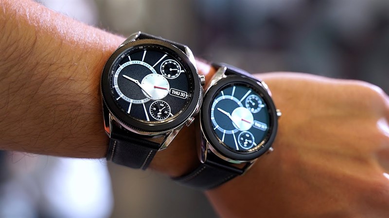 Trên tay hai kích thước của Galaxy Watch 3. Trên tay hai kích thước của Galaxy Watch 3.