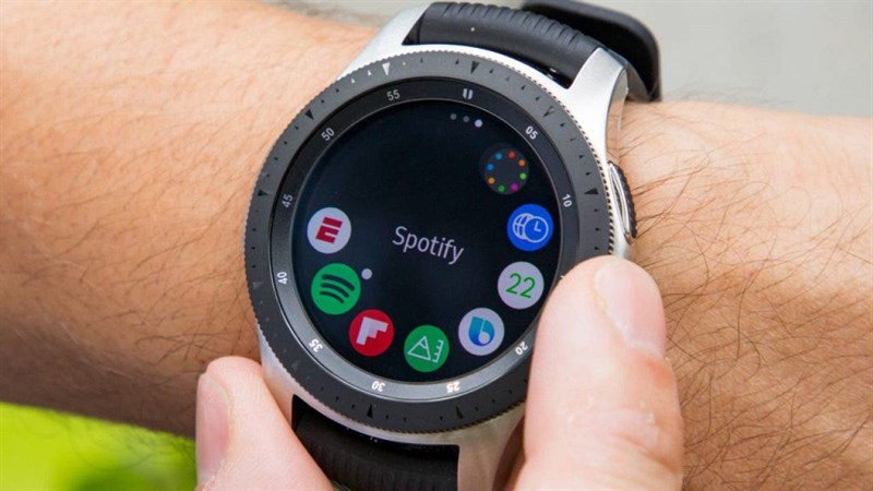 Sự trở lại của khung viền xoay vật lý trên Samsung Galaxy Watch 3. Sự trở lại của khung viền xoay vật lý trên Samsung Galaxy Watch 3.
