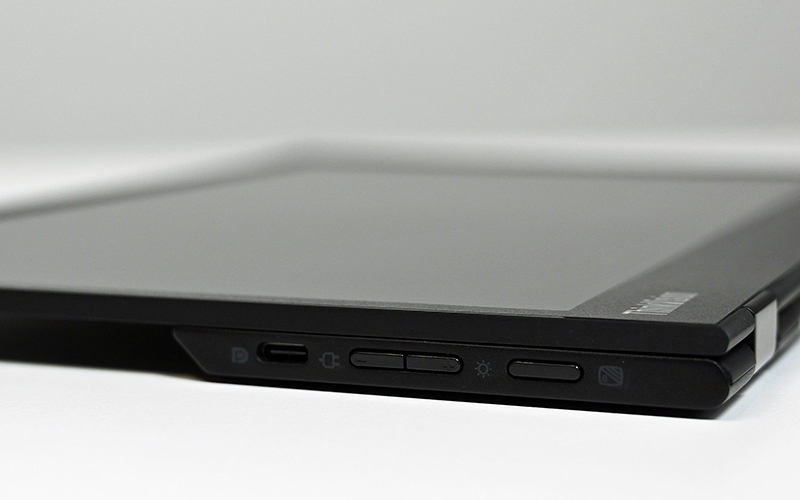 Mặt bên trái của ThinkVision M14 Mặt bên trái của ThinkVision M14