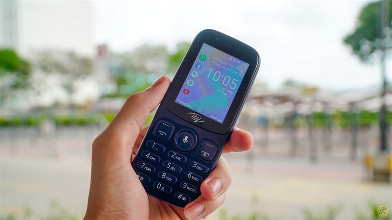 Trên tay Itel it9200: Điện thoại cơ bản đa chức năng, có GPS, wifi, phát được cả 4G cho máy khác cùng xài