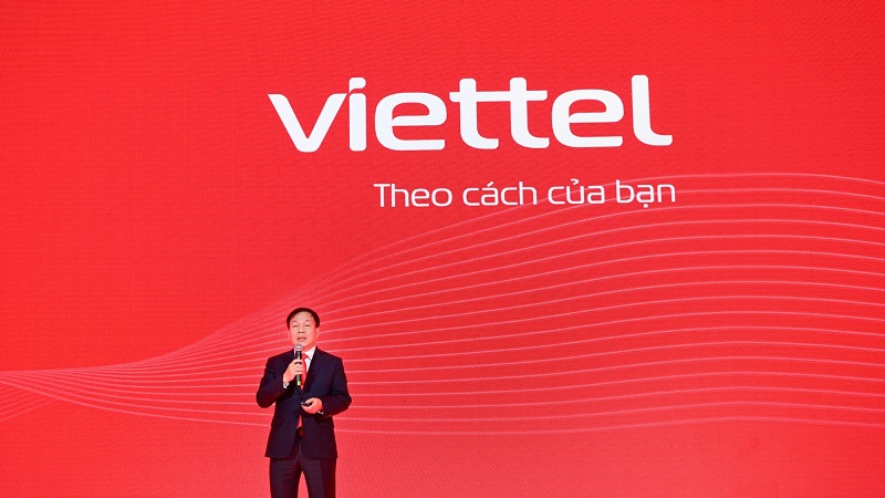 Viettel thay áo mới với logo đỏ rực