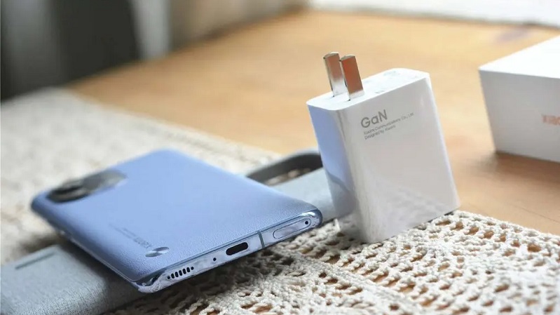 Xiaomi Mi 11 sắp được bán chính hãng tại nước ta, vẫn có củ sạc, mức giá ngang ngữa với bản nội địa, ngại gì mà không chờ em nó!