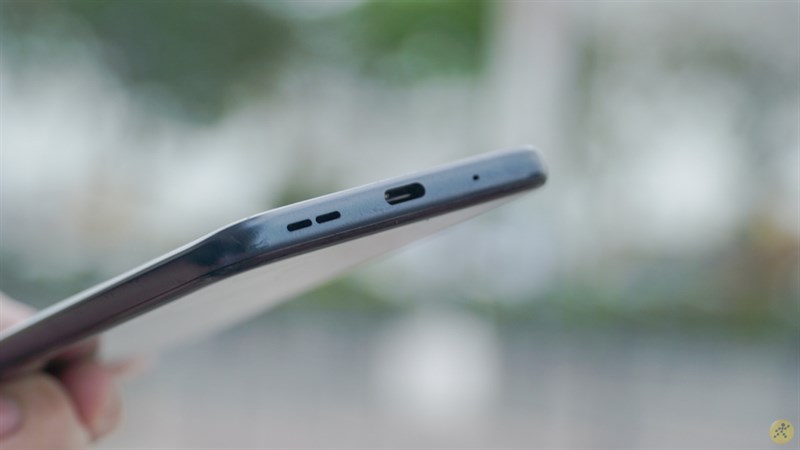 Cạnh đáy của Nokia 5.4