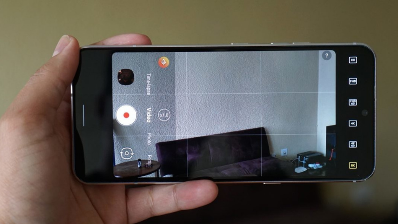 Chế độ quay video 8K trên LG V60. Chế độ quay video 8K trên LG V60.