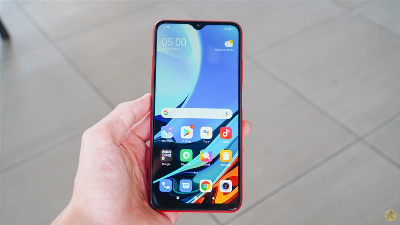 Xiaomi Redmi 9T cầm trên tay rất thoải mái