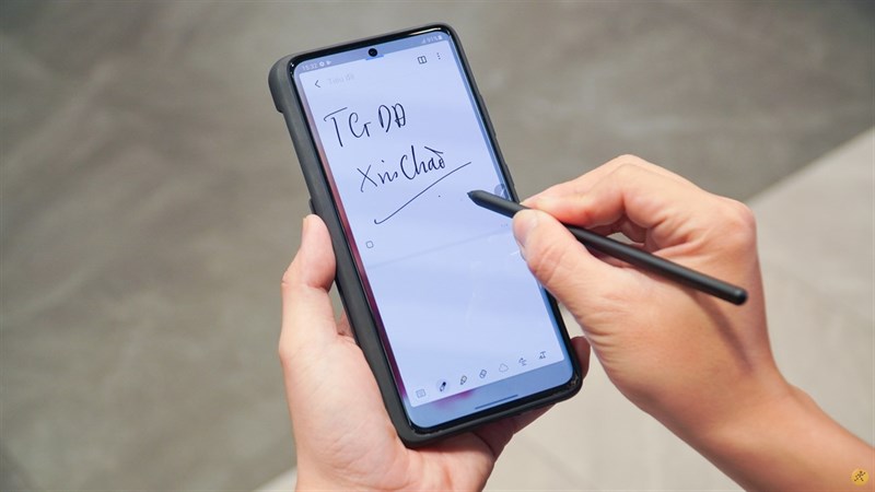 S21 Ultra 5G cũng hỗ trợ bút S-Pen, 'đặc sản' của dòng Galaxy Note.