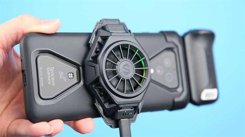 Phụ kiện Black Shark 3 có quạt tản nhiệt kèm cổng sạc pin nằm ngang tiện lợi Phụ kiện Black Shark 3 có quạt tản nhiệt kèm cổng sạc pin nằm ngang tiện lợi