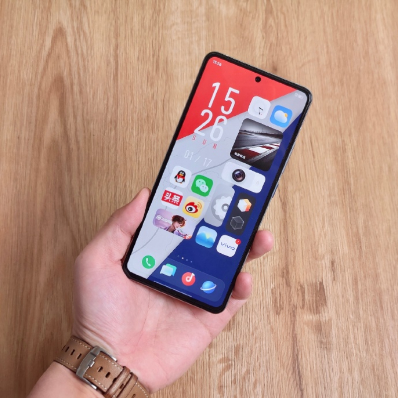 IQOO 7 được trang bị màn hình 6.62 inch