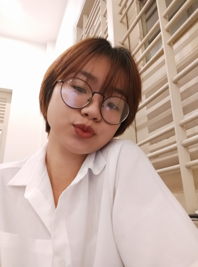 Chụp selfie trên Redmi 9T ở trong nhà. Chụp selfie trên Redmi 9T ở trong nhà.