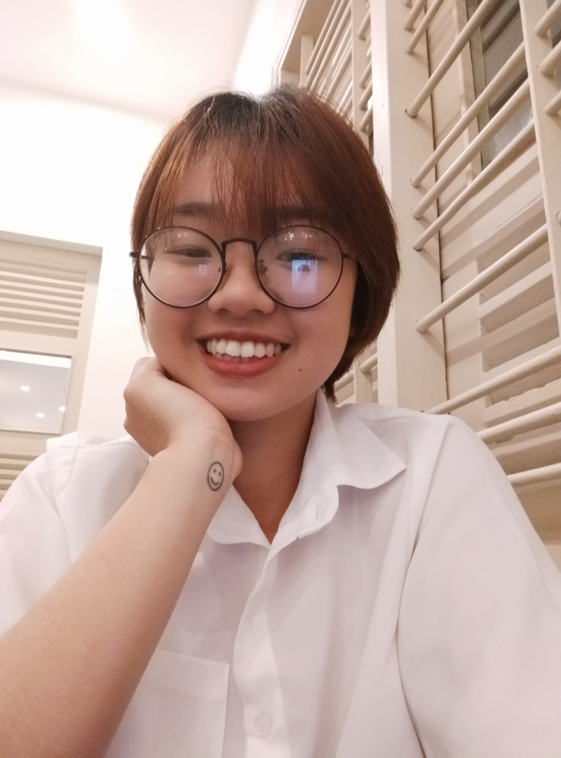 Chụp selfie trên Redmi 9T ở trong nhà. Chụp selfie trên Redmi 9T ở trong nhà.