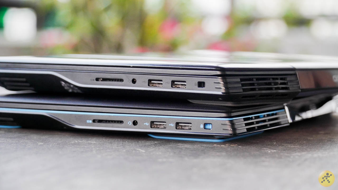 Cạnh phải của hai chiếc laptop