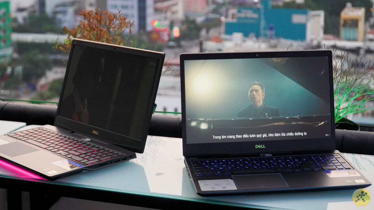 Hai chiếc laptop có sự khác biệt nhiều ở phần đèn LED