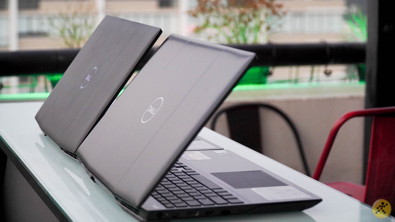 Thiết kế mặt lưng khác nhau của 2 chiếc laptop