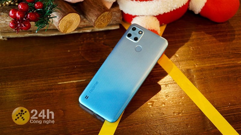Realme C25Y có thiết kế mặt lưng ưa nhìn.