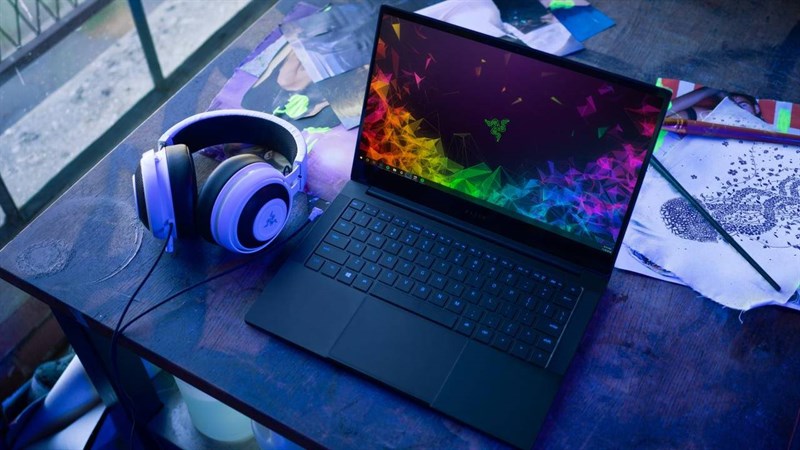 Razer Blade Stealth 13 được trang bị hiệu năng mạnh mẽ.