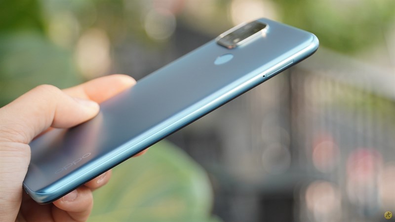 Cạnh trái của OPPO A15s