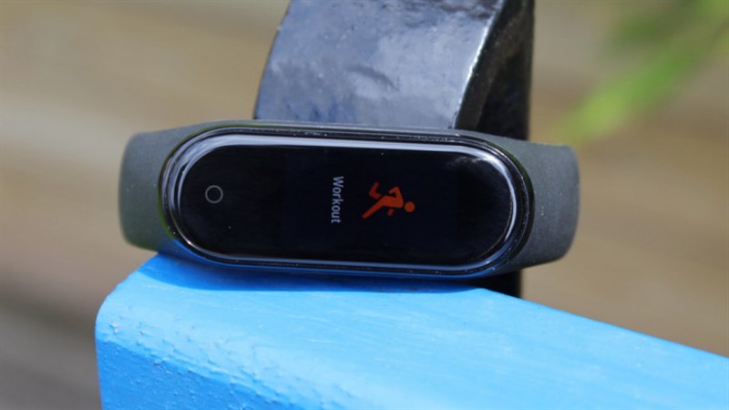 Mi Band 4 chỉ cung cấp 6 chế độ luyện tập, ít hơn so với 11 chế độ luyện tập trên Mi Band 5 Mi Band 4 chỉ cung cấp 6 chế độ luyện tập, ít hơn so với 11 chế độ luyện tập trên Mi Band 5