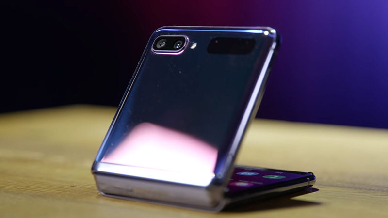 Galaxy Z Flip 3 có giá bán tương tự đàn anh