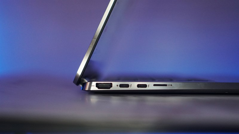 Cạnh trái của Dell Latitude 9510 Cạnh trái của Dell Latitude 9510