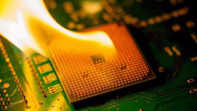 Đôi khi, CPU trên smartphone còn bị hâm nóng trong những không gian chật hẹp, như túi quần chẳng hạn. (Nguồn: GEARVN). Đôi khi, CPU trên smartphone còn bị hâm nóng trong những không gian chật hẹp, như túi quần chẳng hạn. (Nguồn: GEARVN).