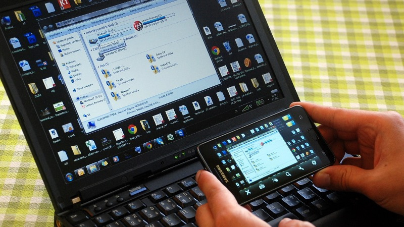 Biết đâu con người có thể kết hợp được cả smartphone và máy tính làm một? Biết đâu con người có thể kết hợp được cả smartphone và máy tính làm một?