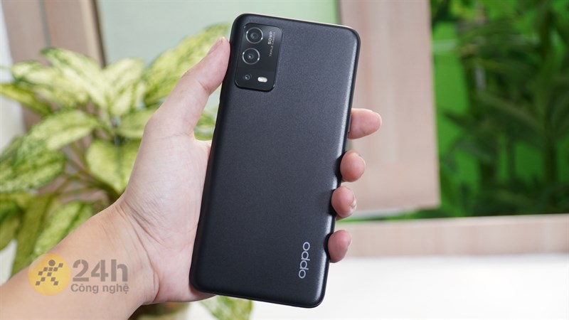 Thiết kế OPPO A55 sang trọng, thuận tiện cầm nắm. Thiết kế OPPO A55 sang trọng, thuận tiện cầm nắm.