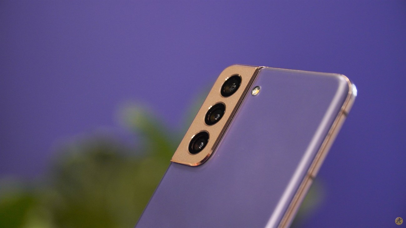 Cụm camera cũng là điểm nhấn trên Samsung Galaxy S21 5G.