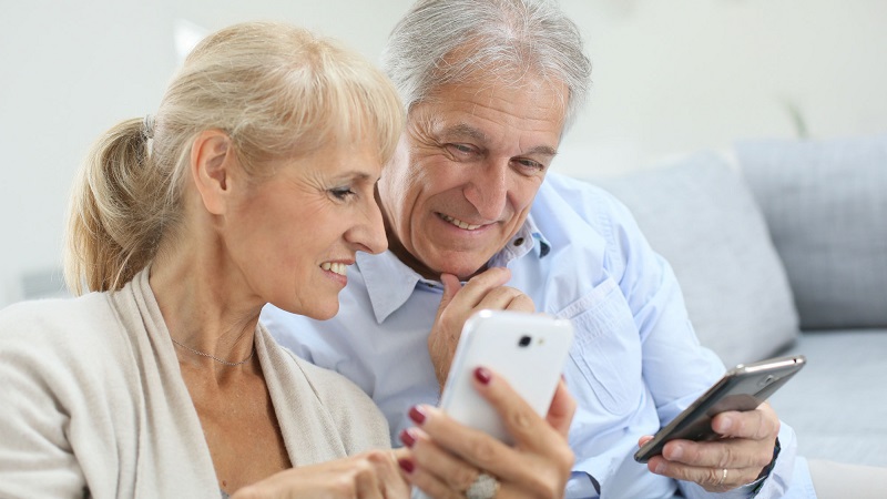 Smartphone cho người lớn tuổi