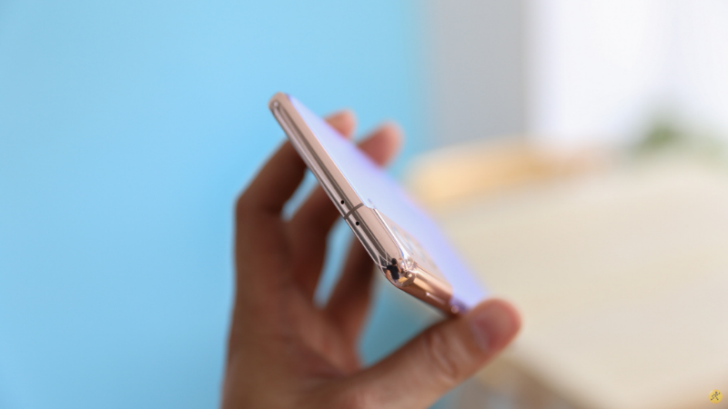 S21+ 5G sở hữu khung nhôm chắc chắn cùng hai mặt kính cường lực Gorilla Glass Victus thế hệ mới. S21+ 5G sở hữu khung nhôm chắc chắn cùng hai mặt kính cường lực Gorilla Glass Victus thế hệ mới.