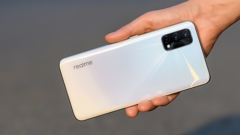 Mình hy vọng Realme X9 sẽ có vị trí đặt camera khác đi một chút so với người tiền nhiệm Realme X7 (trong hình). (Nguồn: Realme). Mình hy vọng Realme X9 sẽ có vị trí đặt camera khác đi một chút so với người tiền nhiệm Realme X7 (trong hình). (Nguồn: Realme).