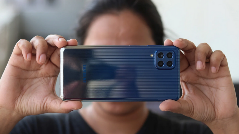 Cụm camera sau trên Galaxy F62 được làm cùng màu với mặt lưng trông khá đồng nhất và đẹp. (Nguồn: Sammobile). Cụm camera sau trên Galaxy F62 được làm cùng màu với mặt lưng trông khá đồng nhất và đẹp. (Nguồn: Sammobile).