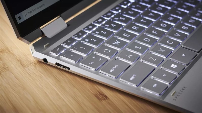 Cổng USB 3.1-Type A là một ưu điểm của HP Spectre x360 (2021). Cổng USB 3.1-Type A là một ưu điểm của HP Spectre x360 (2021).