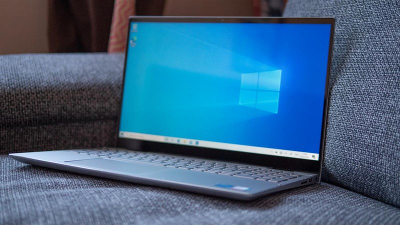 Dell Inspiron 15 2-in-1 (7506) được trang bị màn hình lớn với độ sáng vừa phải. Dell Inspiron 15 2-in-1 (7506) được trang bị màn hình lớn với độ sáng vừa phải.