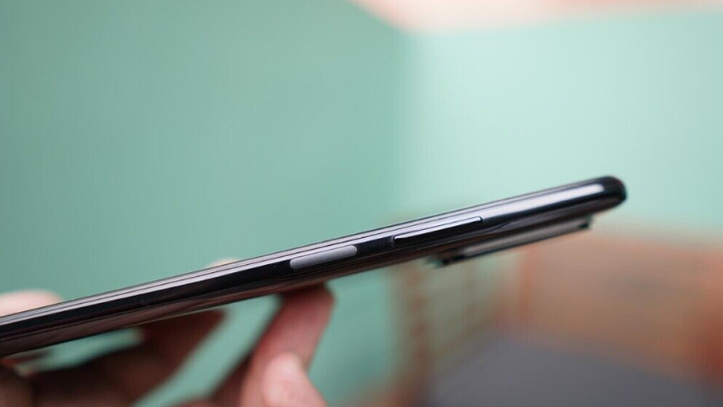 Dù không có vân tay trong màn hình, nhưng vân tay một chạm ở cạnh bên của Redmi Note 10 Pro có tốc độ nhận diện nhanh. (Nguồn: XDA Developers).