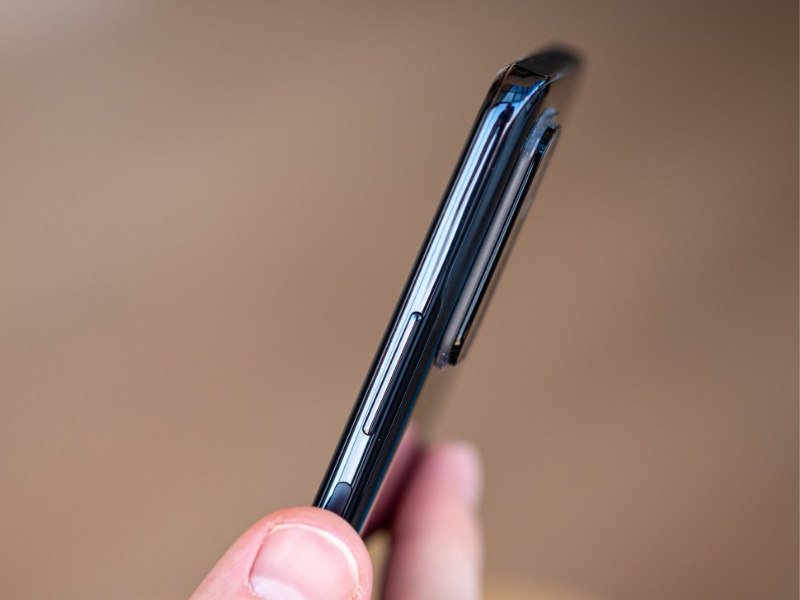 Như các bạn có thể thấy thì camera trên Redmi Note 10 Pro được làm lồi khá nhiều. (Nguồn: GSMArena).