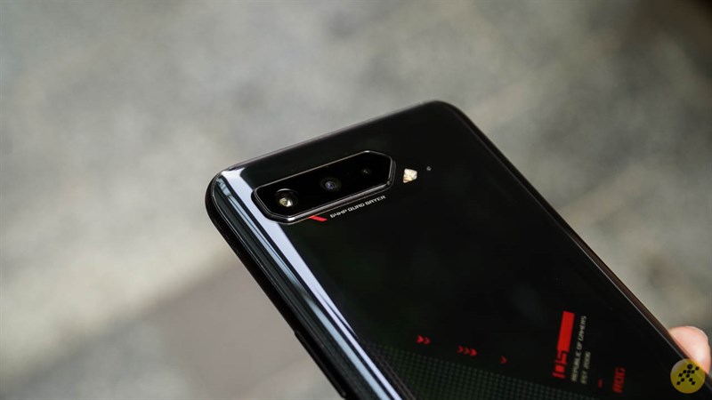 Cụm 3 camera của ROG Phone 5 Cụm 3 camera của ROG Phone 5