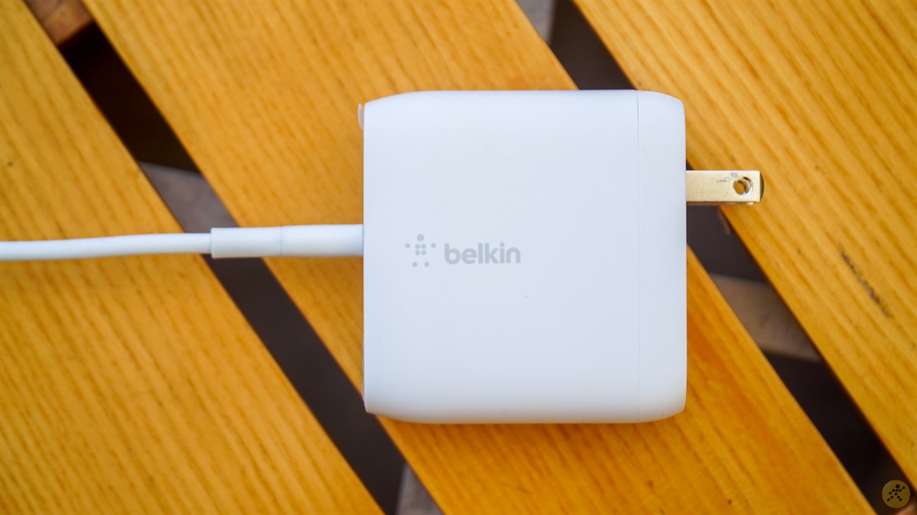 Belkin WCH003 có kích thước lớn nhất và cũng nặng nhất!