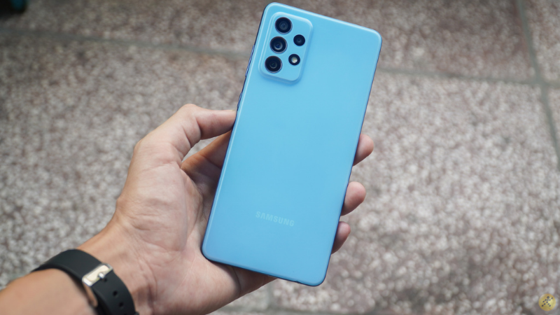 Mặt lưng Galaxy A72 đã được làm nhám trông đẹp và hiện đại hơn. Mặt lưng Galaxy A72 đã được làm nhám trông đẹp và hiện đại hơn.