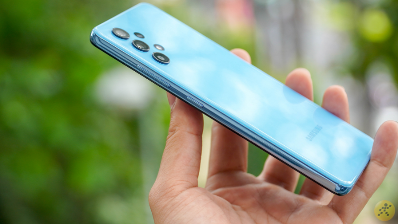 Ở cạnh phải sẽ là nơi đặt phím tăng/giảm âm lượng của Galaxy A32. Ở cạnh phải sẽ là nơi đặt phím tăng/giảm âm lượng của Galaxy A32.