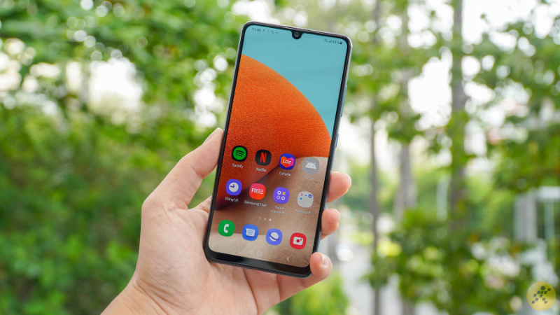 Samsung Galaxy A32 vẫn sở hữu một thiết kế màn hình 'đục lỗ' quen thuộc. Samsung Galaxy A32 vẫn sở hữu một thiết kế màn hình 'đục lỗ' quen thuộc.
