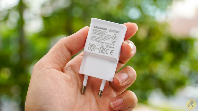 Củ sạc nhanh 15W được tặng kèm trong hộp của Galaxy A32 Củ sạc nhanh 15W được tặng kèm trong hộp của Galaxy A32