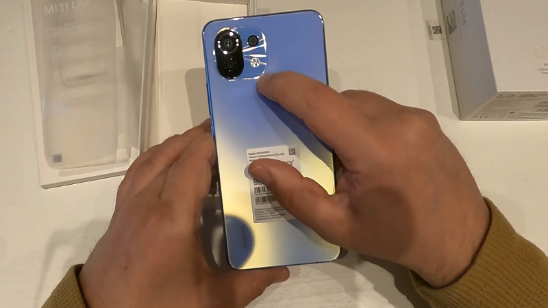 Xiaomi Mi 11 Lite xuất hiện trong video mở hộp Xiaomi Mi 11 Lite xuất hiện trong video mở hộp
